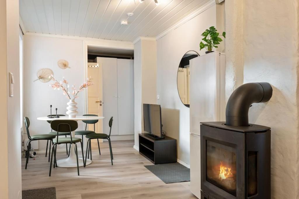 Central Apartment With Balcony, Self-Check In & Private Entrance 卑爾根 外观 照片