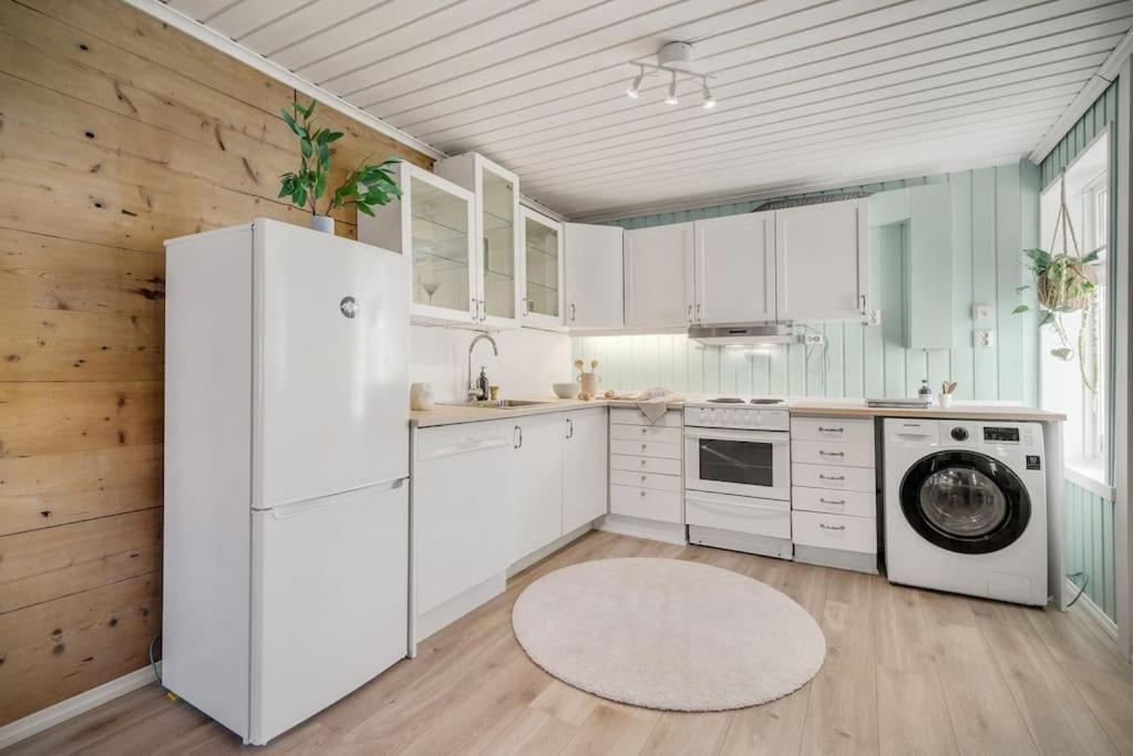 Central Apartment With Balcony, Self-Check In & Private Entrance 卑爾根 外观 照片